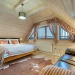 Holiday home Nova Stodola S Virivkou A Saunou Zdiar